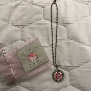 Hello kitty necklace: Tarina Tarantino